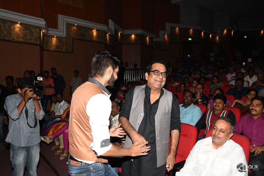 Aatadukundam-Raa-Movie-Audio-Function